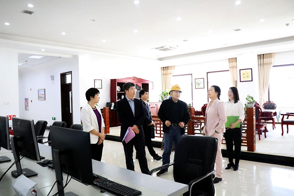 調研組參觀(guān)主廠(chǎng)房一樓展示廳、智能中央控制室02.png